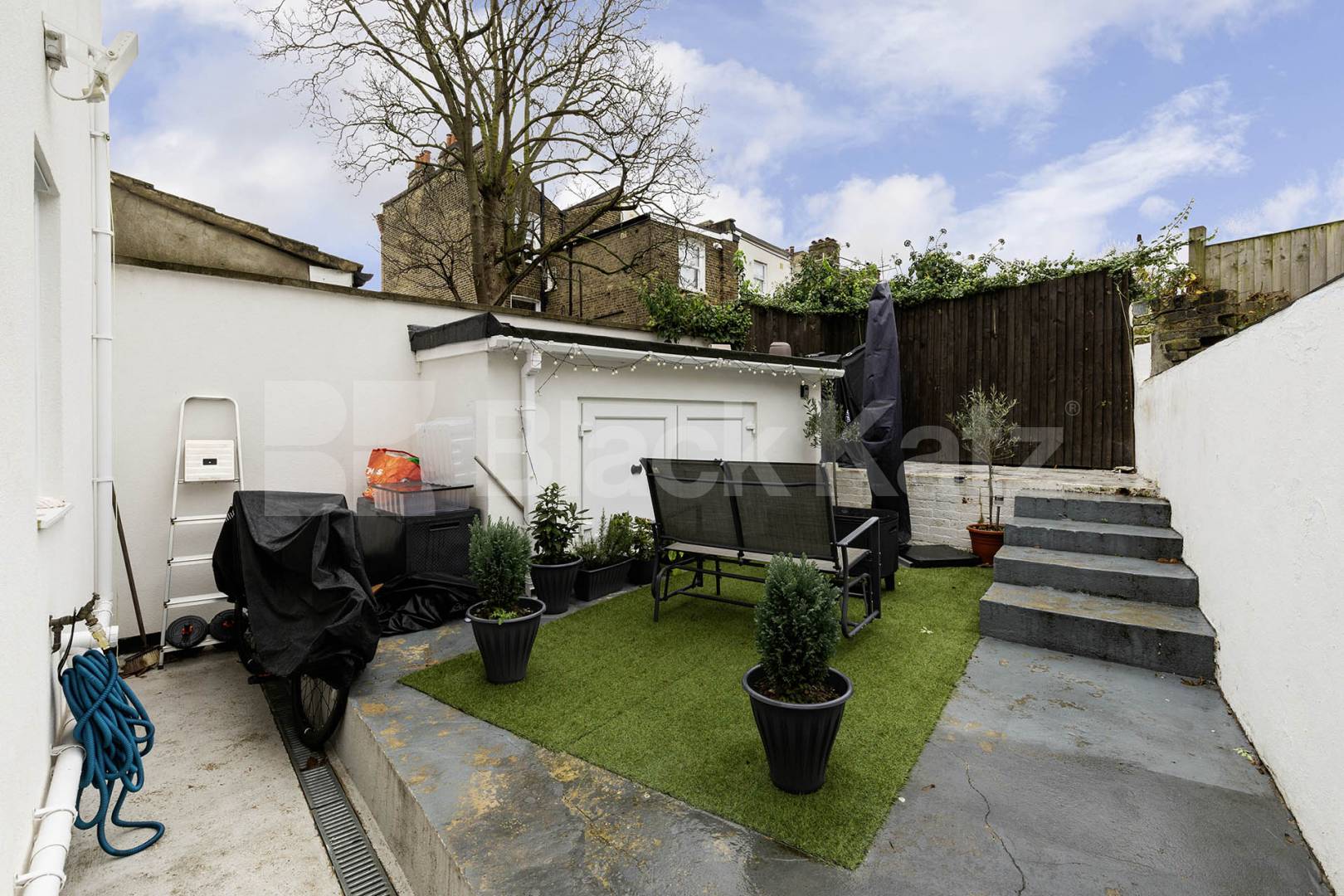 Modern studio set in a beautiful location Kilburn Lane , Queens Park